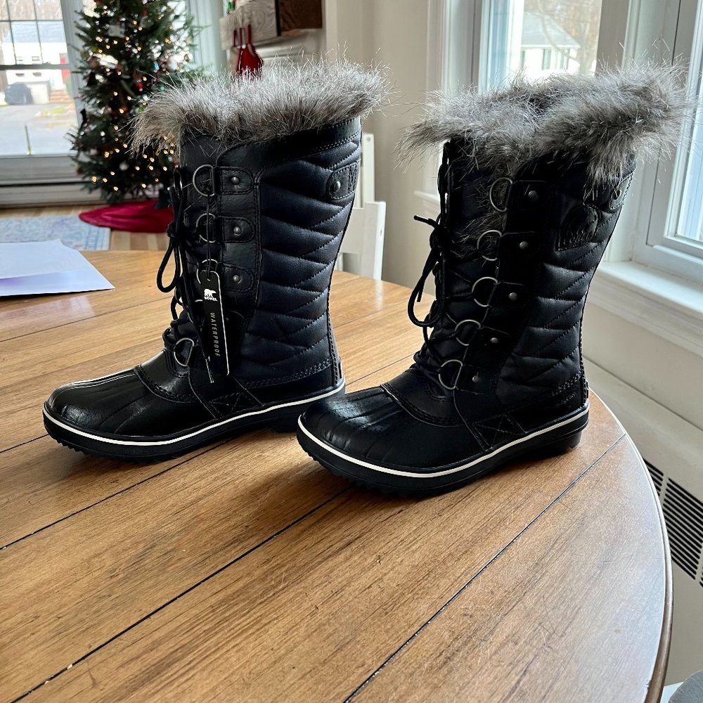 Sorel WOMEN'S JOAN OF ARCTIC BOOT Black Size 7 *NEVER WORN, HAS TAGS*